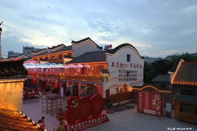 夜色阑珊，寻景小镇的寻街市